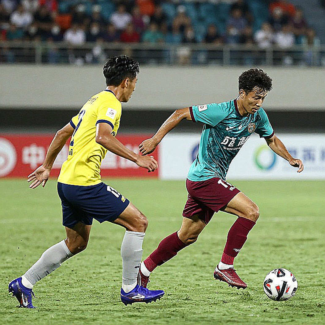Bốn ngoại binh trên sân V.League: đổi luật hay đổi cả cấu trúc giải đấu?